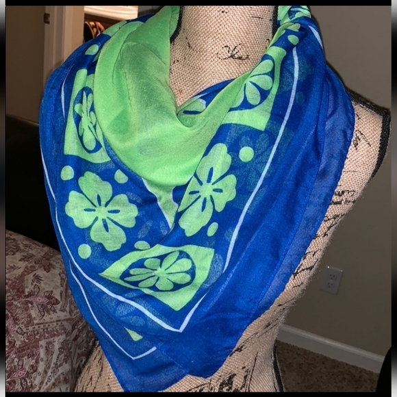 Hollister Hawaiian Scarf Blue Green shamrock - Picture 4 of 5